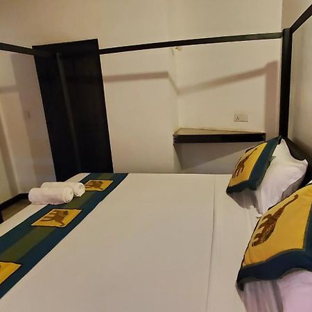 Surf & Sand Hotel Arugambay Arugam Bay Esterno foto