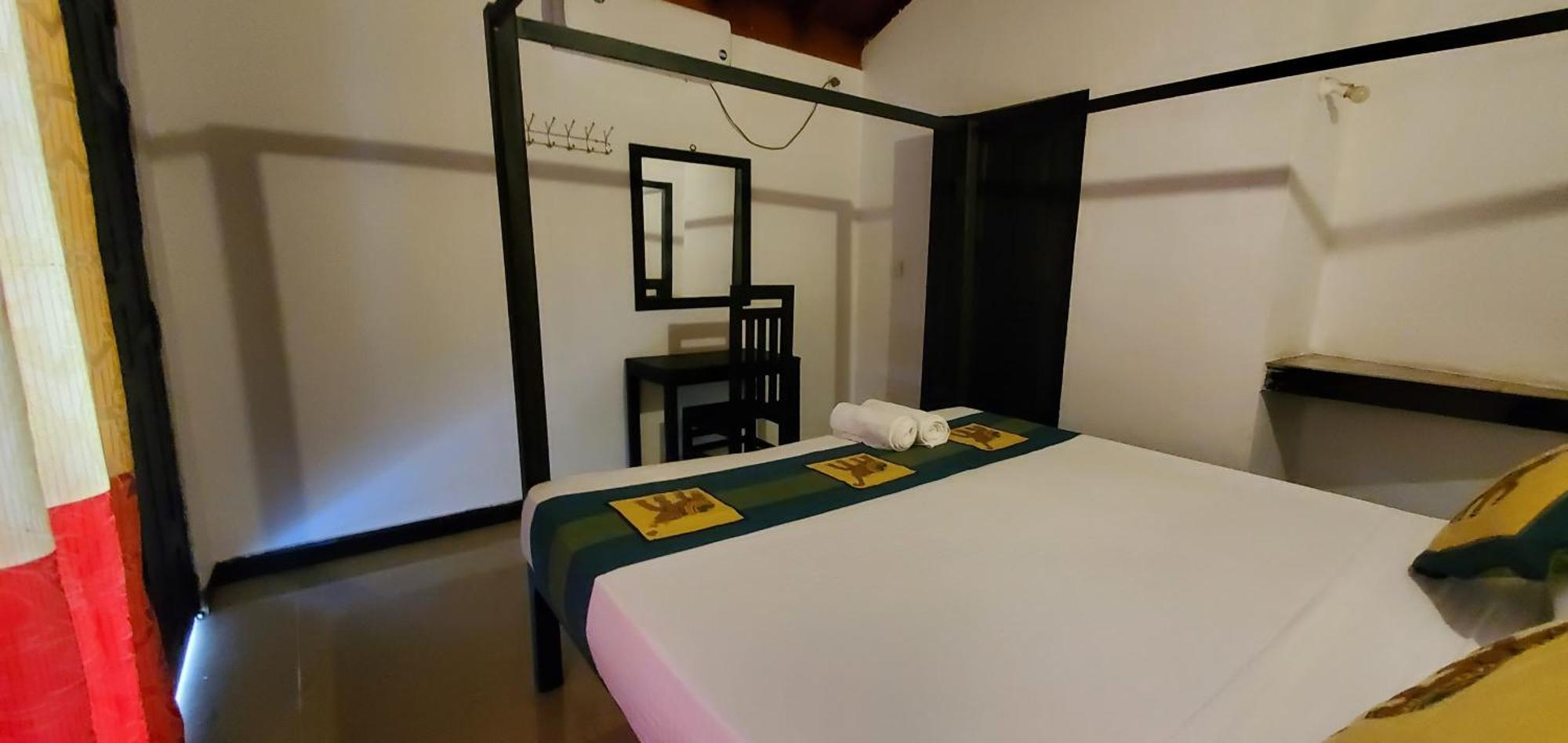 Surf & Sand Hotel Arugambay Arugam Bay Esterno foto