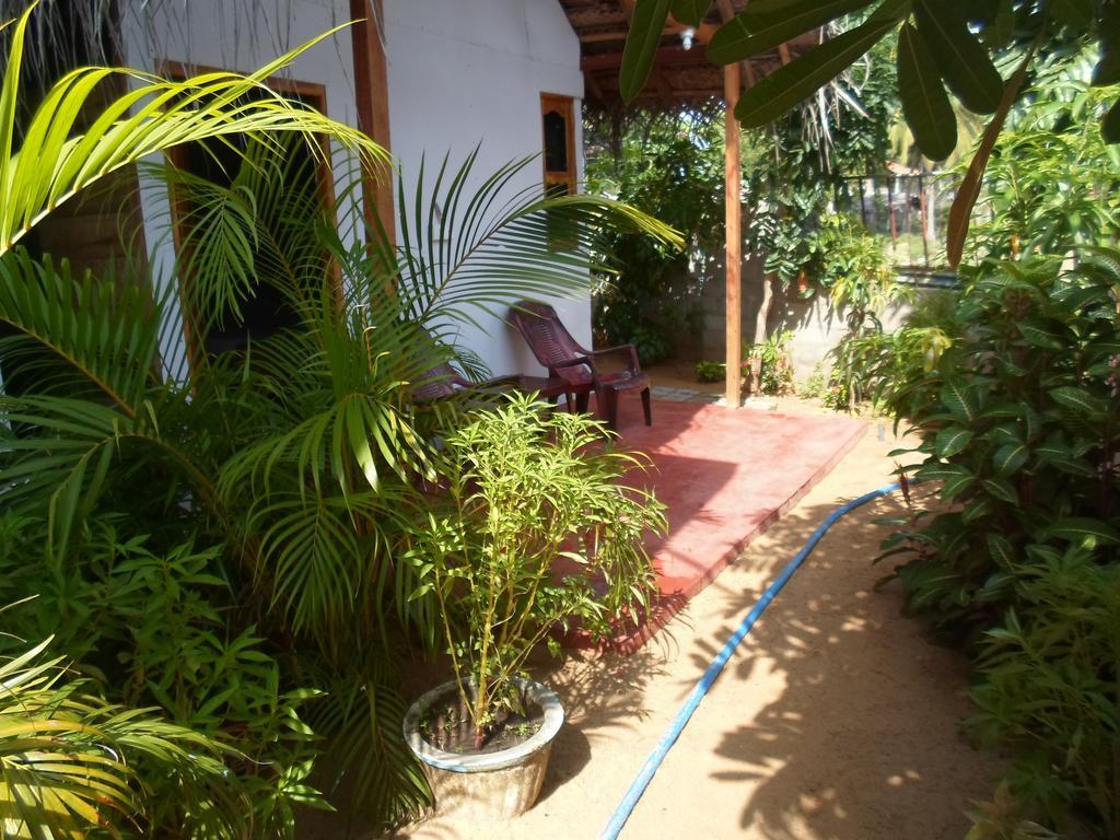 Surf & Sand Hotel Arugambay Arugam Bay Esterno foto