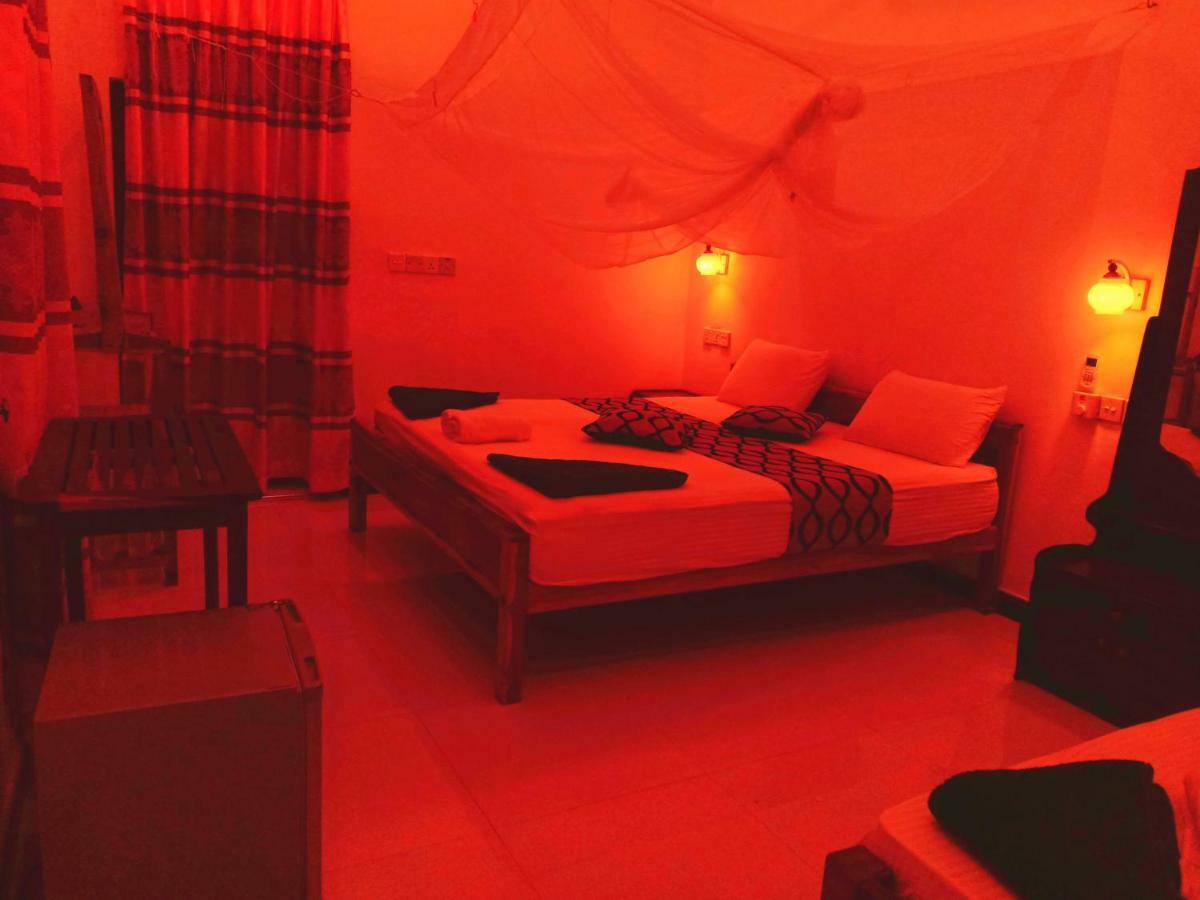 Surf & Sand Hotel Arugambay Arugam Bay Esterno foto